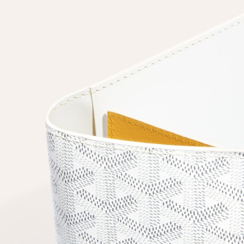 White Goyard GRENELLE PASSPORT COVER | VFYR4204